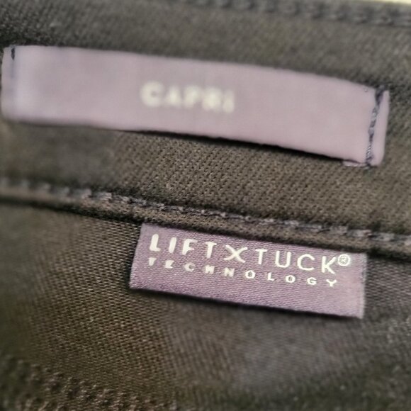 NYDJ Black Capri jeans/frayed hem Size 10 NWOT - Picture 7 of 14